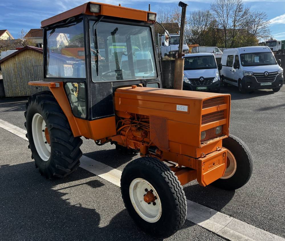 TRACTEUR RENAULT 652